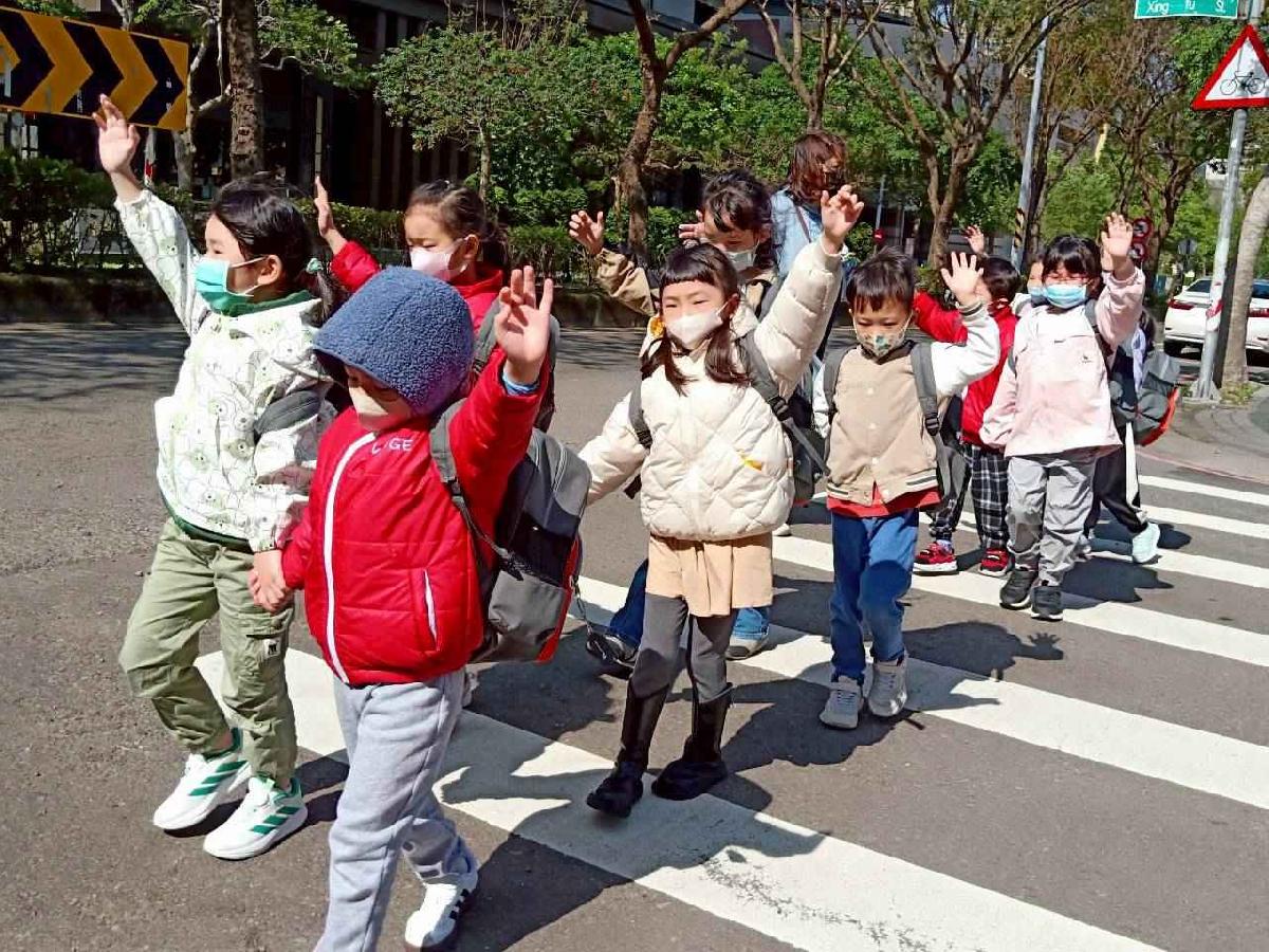 line_album_娃娃車宣導演練_260313_6