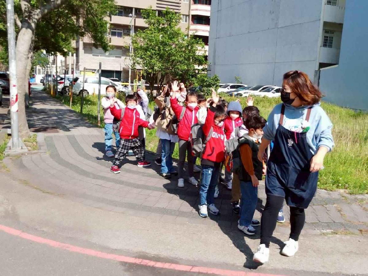 line_album_娃娃車宣導演練_260313_10