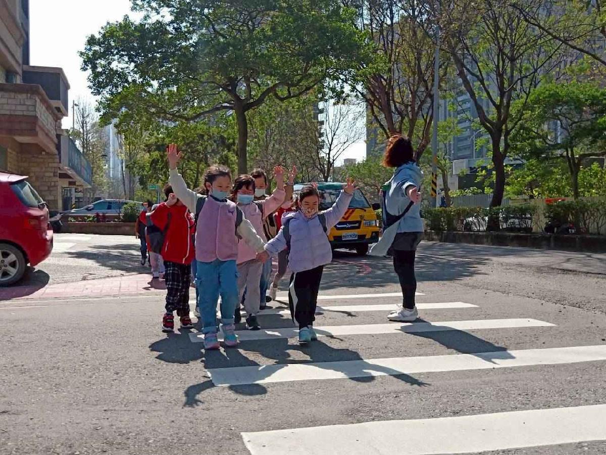 line_album_娃娃車宣導演練_260313_12