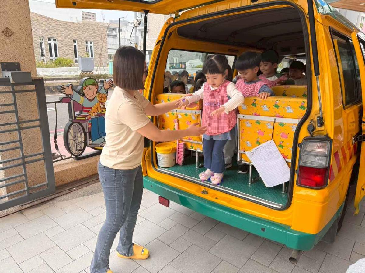 line_album_娃娃車宣導演練_260313_75