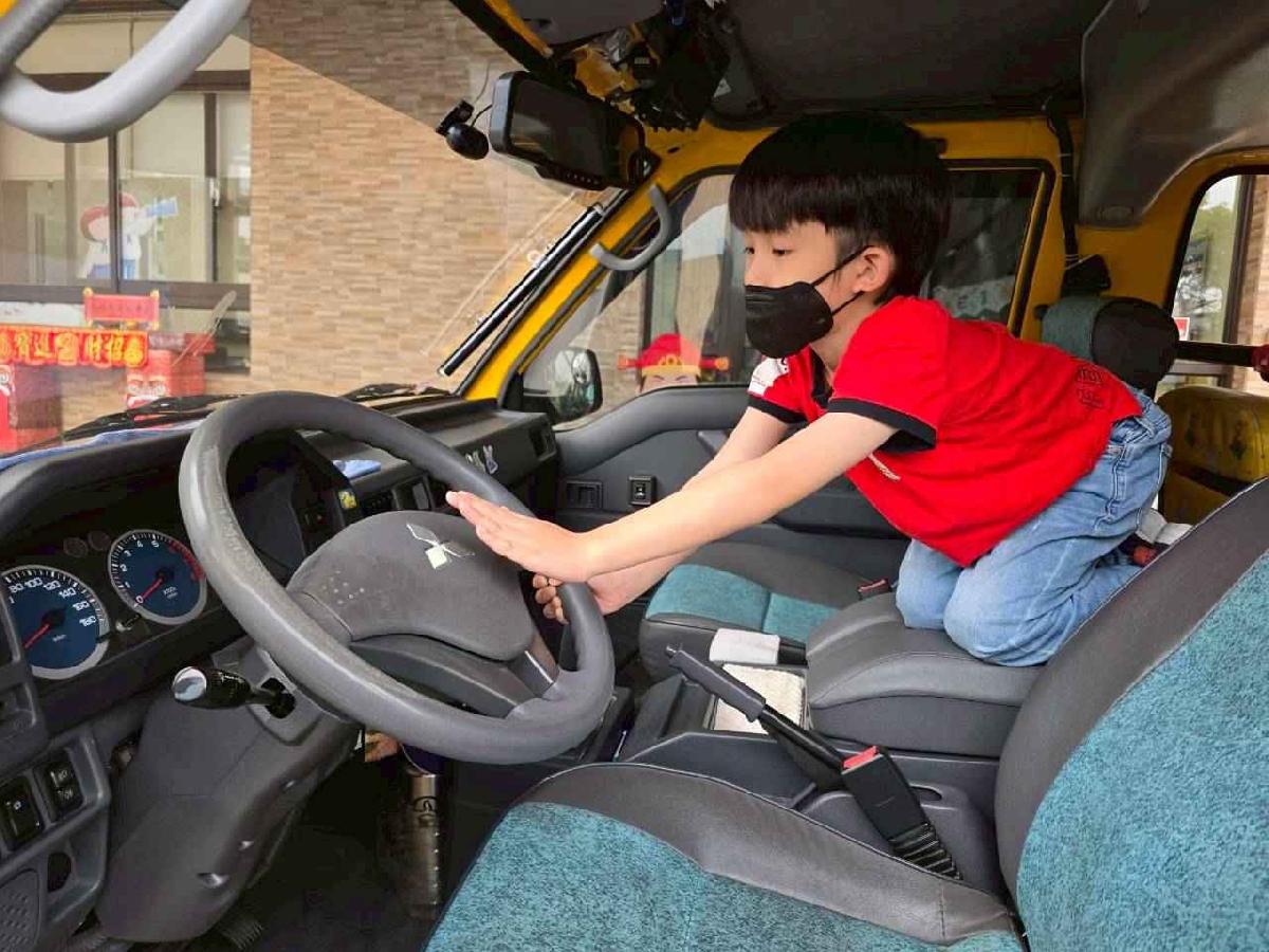 line_album_娃娃車宣導演練_260313_86