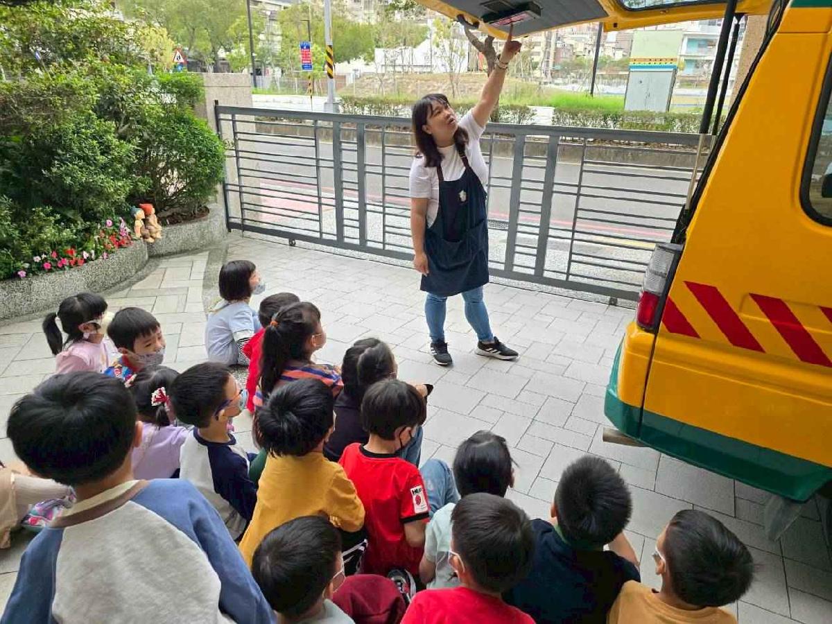 line_album_娃娃車宣導演練_260313_92