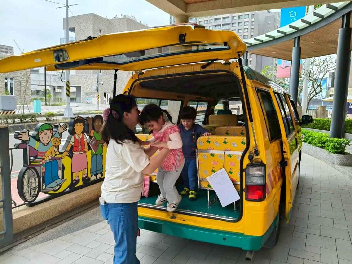 line_album_娃娃車宣導演練_260313_122