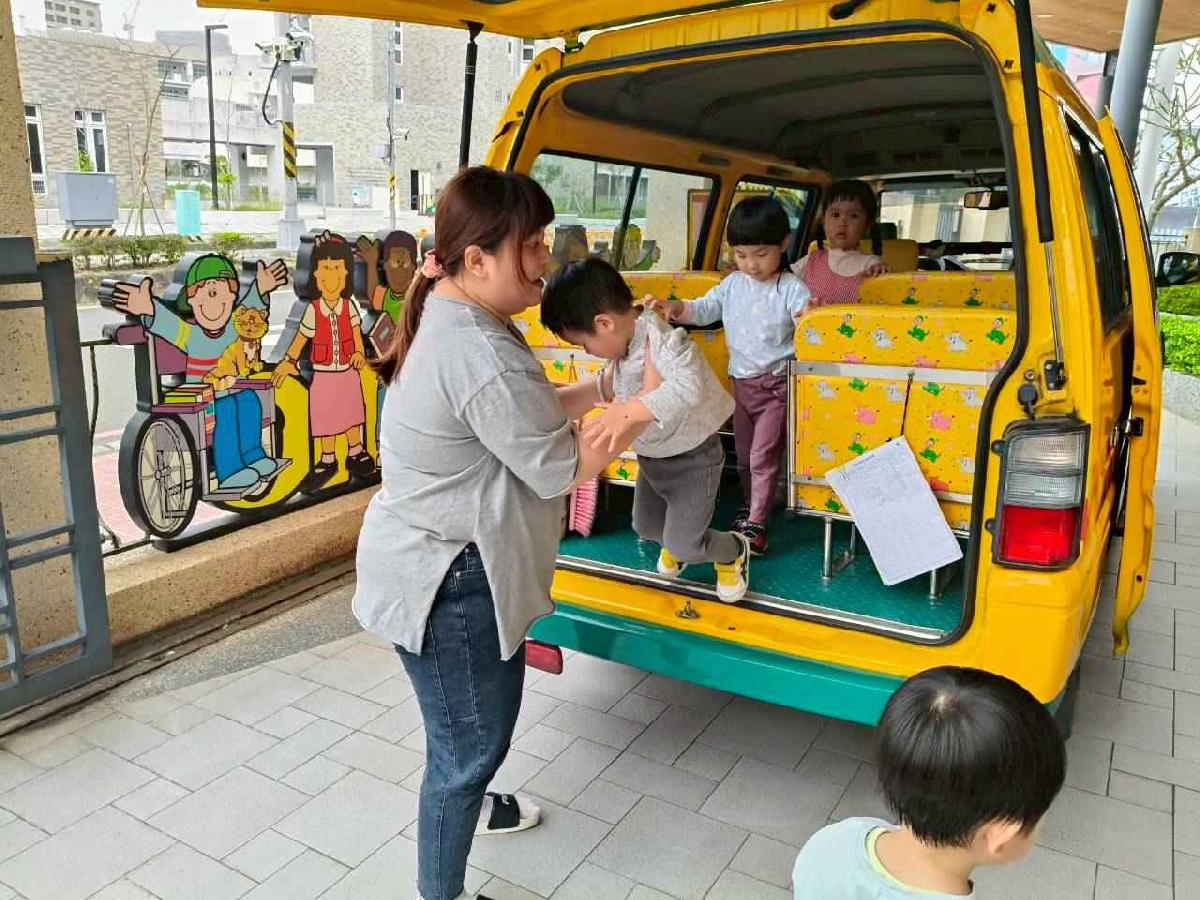 line_album_娃娃車宣導演練_260313_132