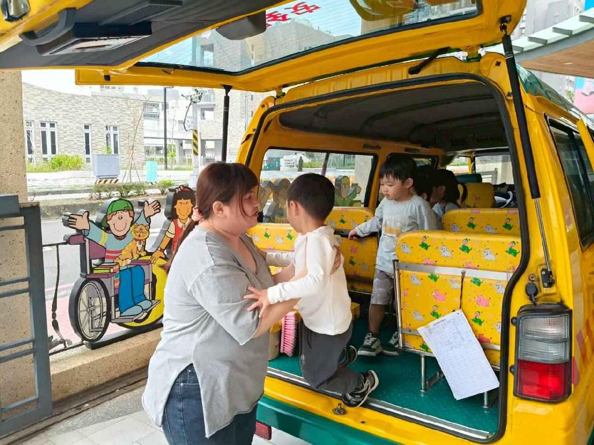 line_album_娃娃車宣導演練_260313_133