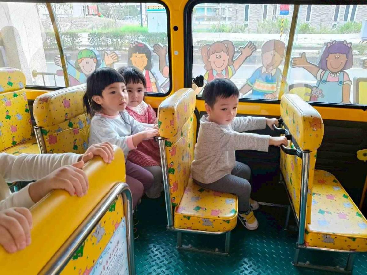 line_album_娃娃車宣導演練_260313_136